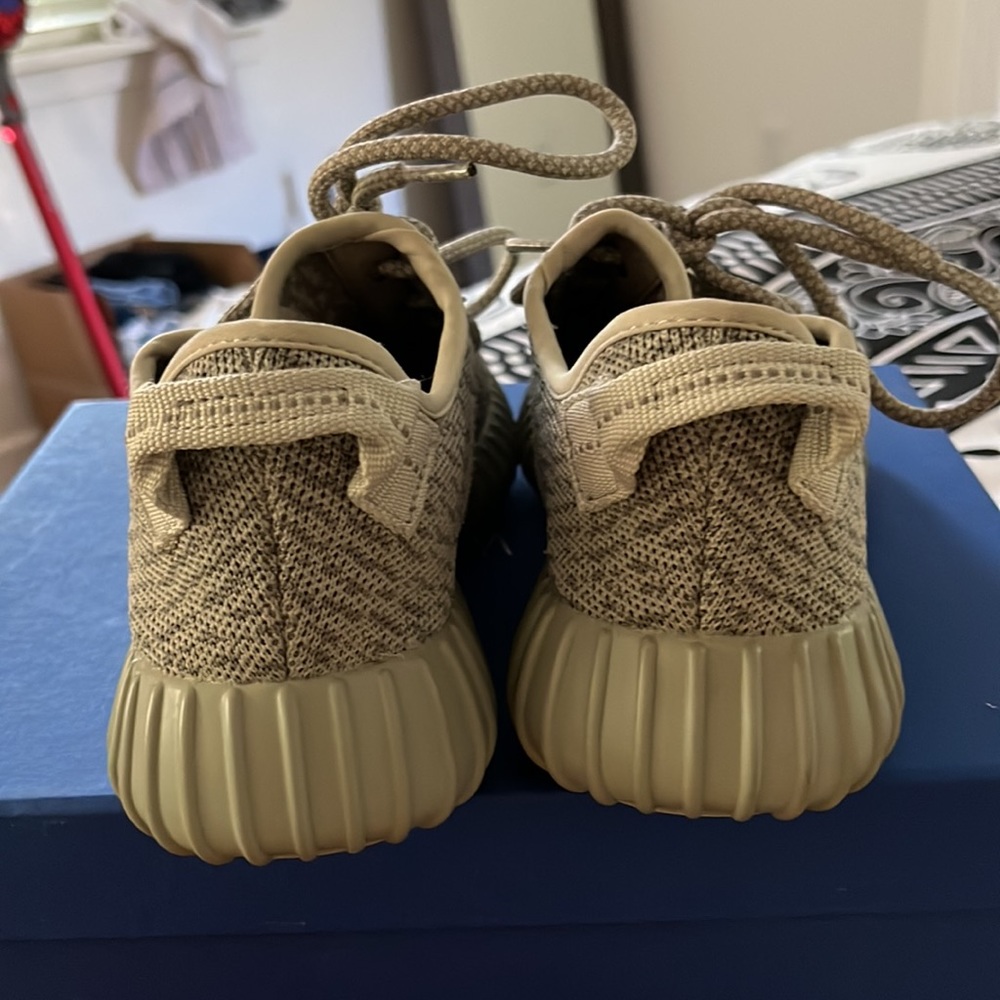 Rare Yeezy’s - Picture 6 of 10